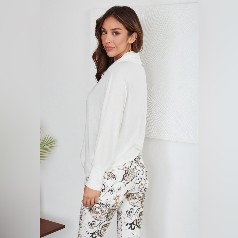 (80572-ARM) TURTLE NECK LONG SLEEVE LIGHT KNIT TOP - Picture 4 of 6